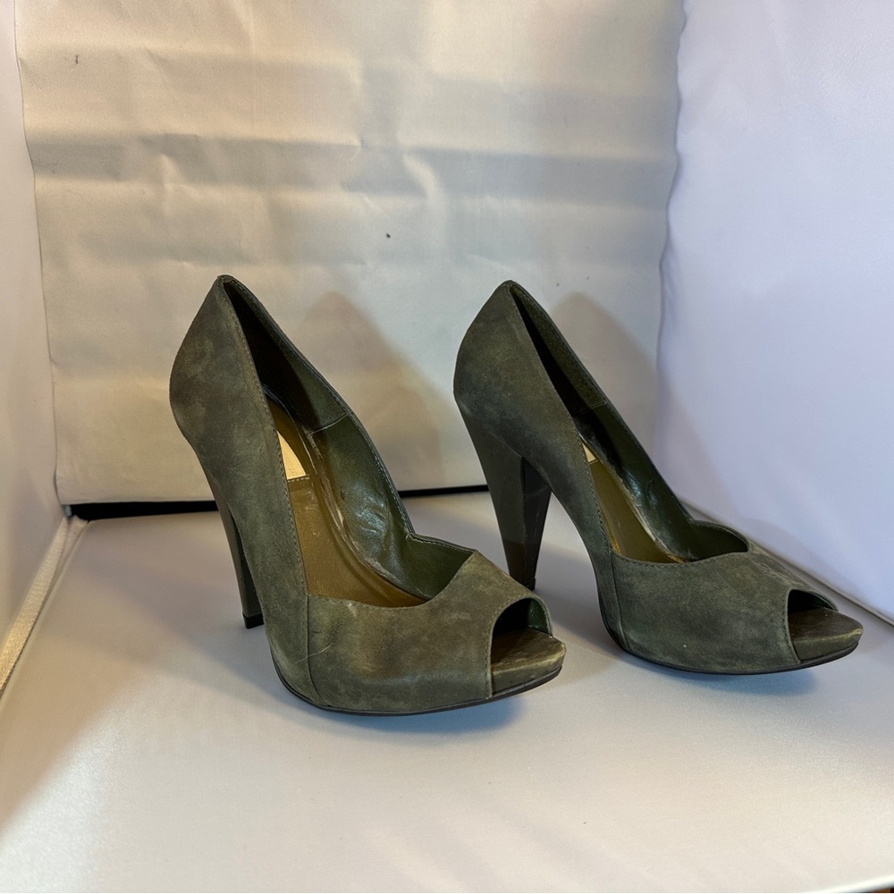 Mia olive green peep toe pumps size 6